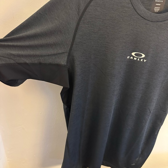 Oakley Mens Hydrolix Performance Fit T-shirt - Picture 5 of 8